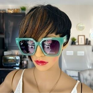 💋 NWT Oversized Square frame sunglasses 🕶️